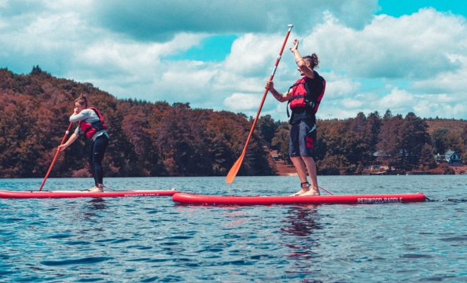 Stand up paddle sur le lac de Marcillac